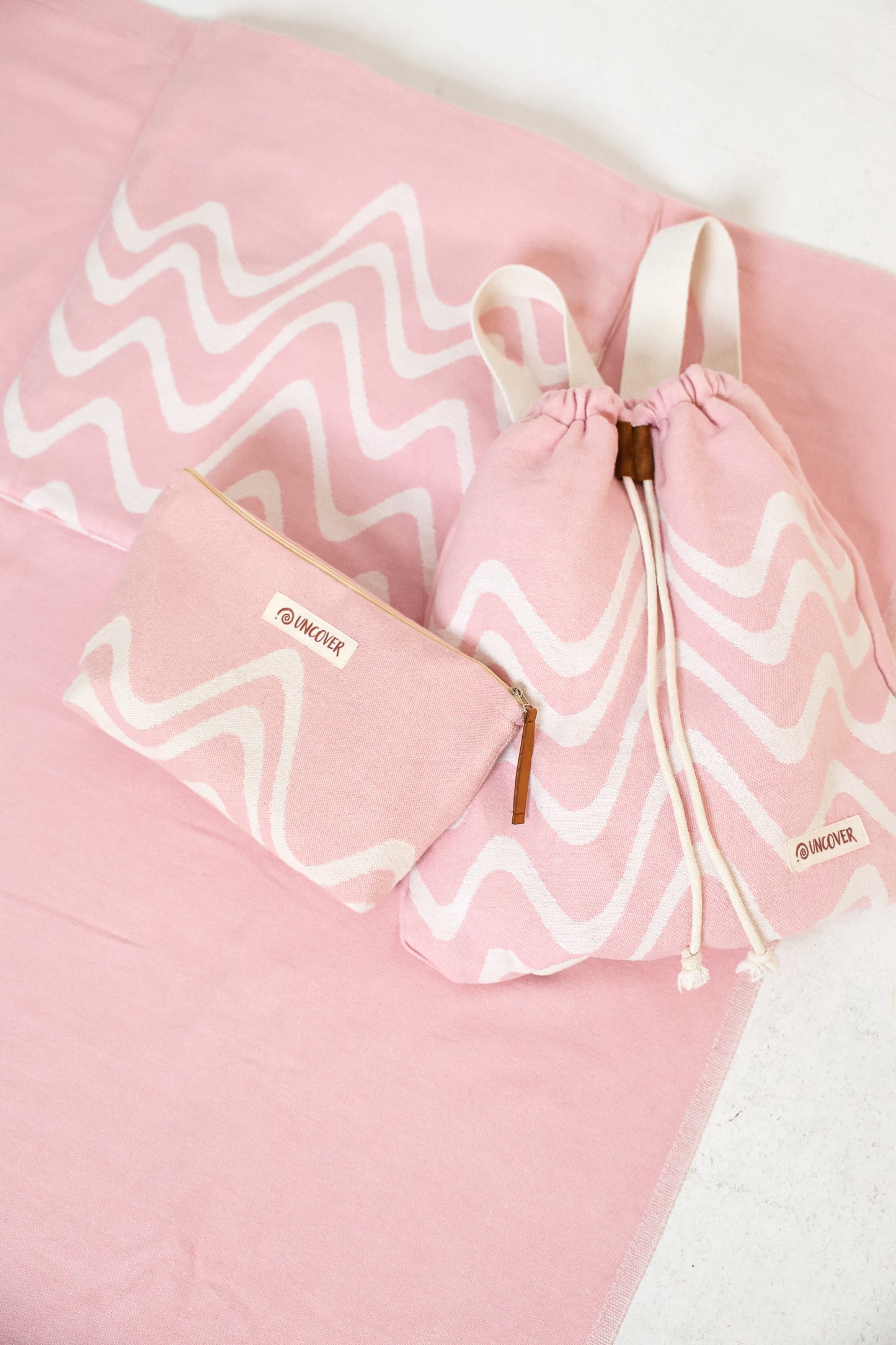 Mochila + Bolsa Rosa
